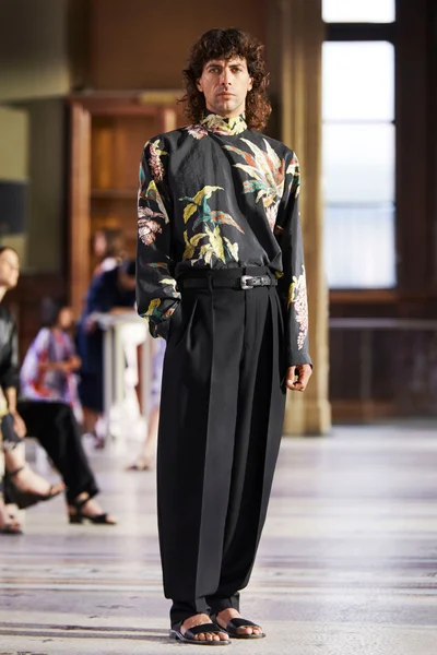 Look 35